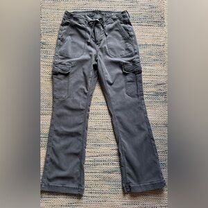 Women’s American Eagle Classic Bootcut Cargos, Size 6